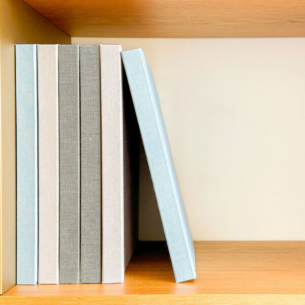 Ręcznie-robione-albumy-na-zdjęcia-Memory-Pages-z-lnianą-okładką-na-prezent-kolory-02 (1) Ręcznie-robione-albumy-na-zdjęcia-Memory-Pages-z-lnianą-okładką-na-prezent-kolory-02 (1)