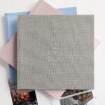 Ręcznie-robiony-album-na-zdjęcia-Memory-Pages-z-lnianą-okładką-i-napisem-szary-01